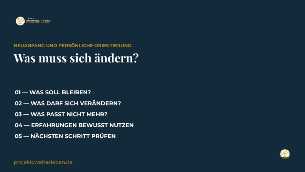 Muss ich für einen Neuanfang wirklich alles verändern? Neutrale Entscheidungssituation mit zwei ruhigen Wegen als Symbol für einen persönlichen Neuanfang