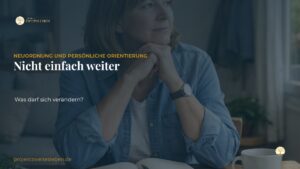 Wenn alles weiterläuft, aber es sich nicht mehr nach dem eigenen Leben anfühlt Helle, halb geöffnete Tür zu einem neutralen Raum als Symbol für persönliche Veränderung und Neuordnung.