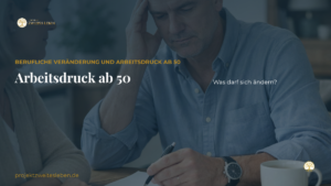 Sachliche moderne Arbeitsumgebung als Symbol für berufliche Veränderung und Arbeitsdruck ab 50.